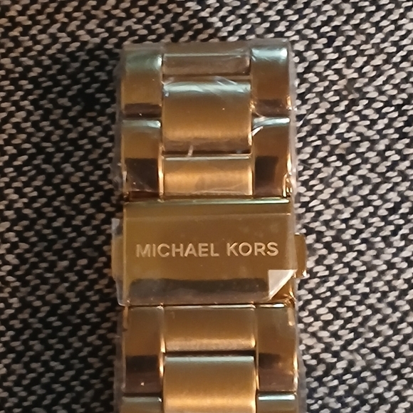 Micheal Kors Layton Blue Pave Crystal Dial MK 6243 Womens Watch - Picture 10 of 16